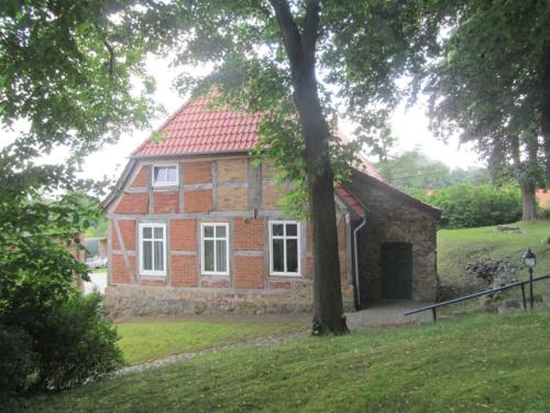 a small brick house with a red roof at Ferienhaus an der Kirche 
