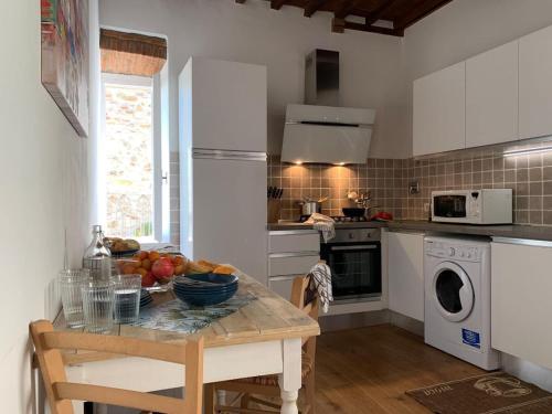 A kitchen or kitchenette at The 4 Senses Experience