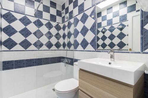 a bathroom with a sink and a toilet and a tub at CASA RIMIDIA in Maspalomas