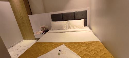 a bedroom with a large bed with a black headboard at Grand Dyad Hotel - Near Kokilaben Hospital Andheri West in Mumbai