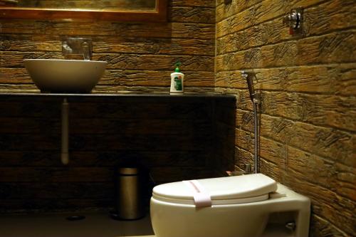 A bathroom at Panna Tiger Resort- Riverside Property