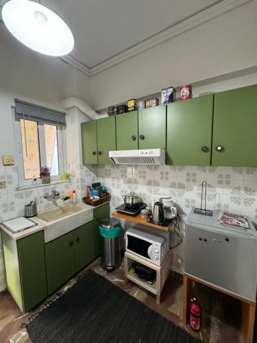 Dapur atau dapur kecil di Apollo Apartment Athens/Airport