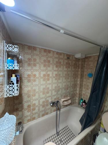 Bilik mandi di Apollo Apartment Athens/Airport