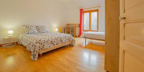a bedroom with a bed and a window at La ferme du chateau in Méry-sur-Seine