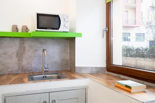 Una cocina o cocineta en OlbiaLoft