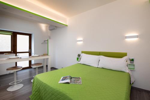 Una cama o camas en una habitación de OlbiaLoft
