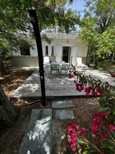 Κήπος έξω από το l'Alzelle Plage
