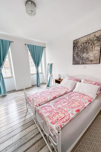 Main Square Apartment