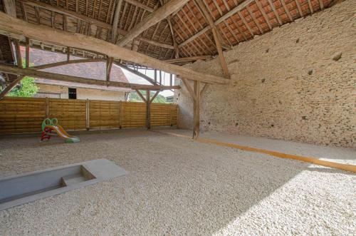 an empty room with a playground in a brick building at Le beurillon in Spoy