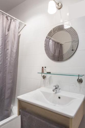 a bathroom with a sink and a mirror at La goutte d'or in Baroville