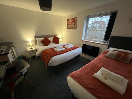 a hotel room with two beds and a window at Mayland Motel 