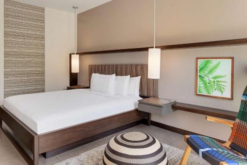 Cama o camas de una habitación en Botanika Osa Peninsula, Curio Collection By Hilton