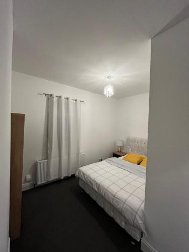 Säng eller sängar i ett rum på Two bedroom House in central Hartlepool