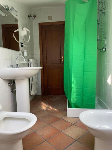 a bathroom with a sink and a shower with a toilet at Guest house Il Palazzo Marchesale in Carife