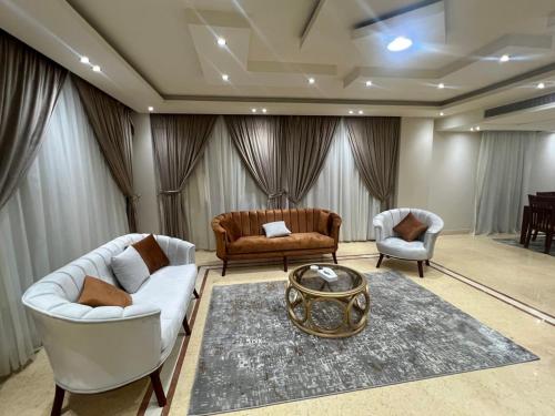 Posezení v ubytování YARA- Luxury Apt- 3BR- New Cairo - B