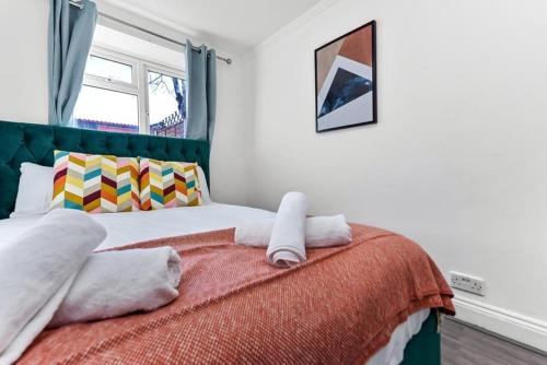 a bedroom with a bed with towels on it at Deluxe Apartment - 1 Min Away From Camden Market and Station in London