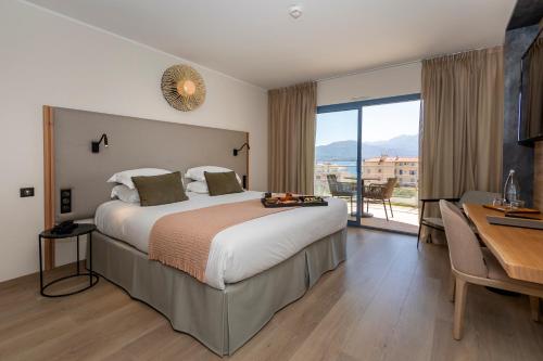 Postel nebo postele na pokoji v ubytování Hotel L'Acquale