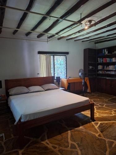 Cama ou camas em um quarto em Villascape Malindi Private Rooms in villa