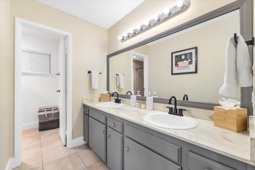 Beautiful home with spa and golf