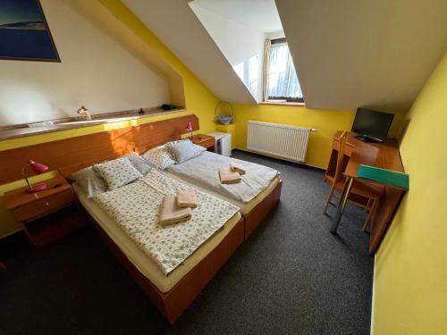 Postel nebo postele na pokoji v ubytování Pension u Svateho Jana
