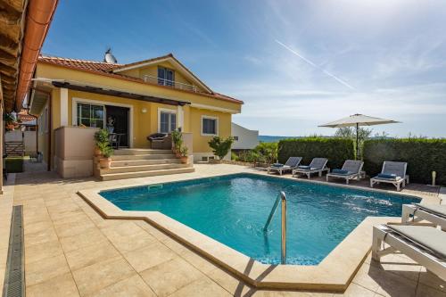 Villa Krase kids friendly for 10 persons in Rakalj with sauna - fitness & playground