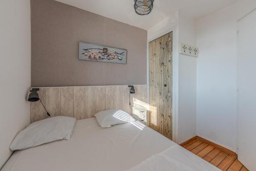 a bedroom with a white bed in a room at T2 Vue Mer Arcachon in Arcachon