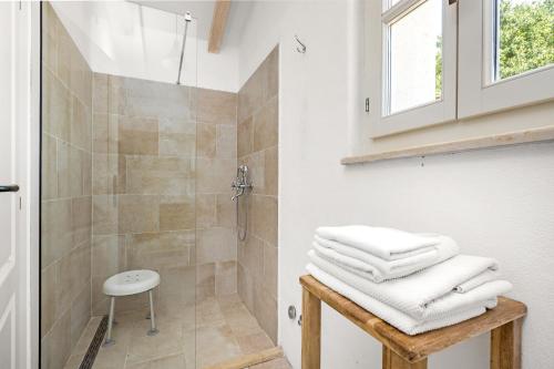 Bilik mandi di Villa Luka in Fažana with pool & playground only 600 meter from the beach