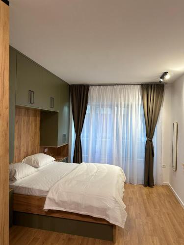 Säng eller sängar i ett rum på Nanda Studio Apartment - Free Private Parking