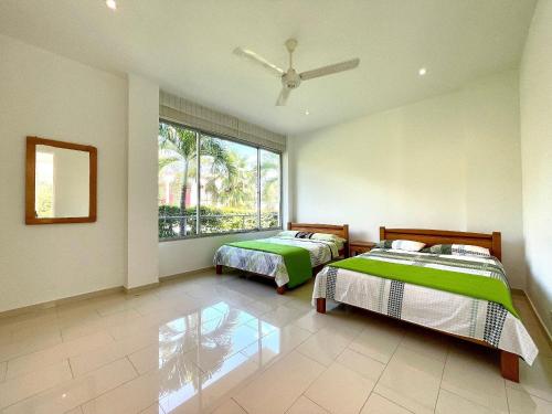 a bedroom with two beds and a large window at Fantástica CASA FINCA piscina priv, wifi, tv in Ricaurte