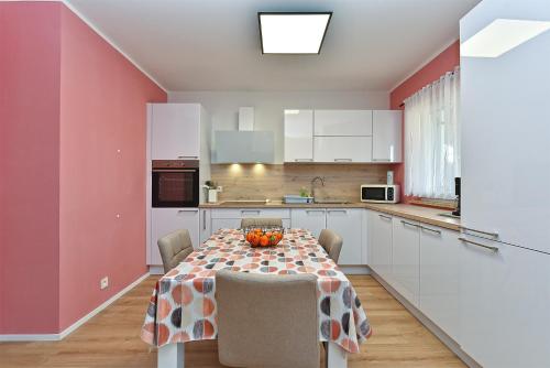 Apartment Luka 1481 – Photos 4