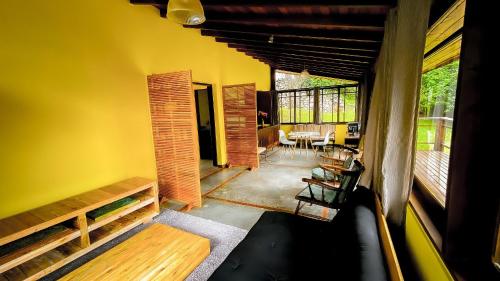 Gallery image of Chalé com vista incrível in São Roque