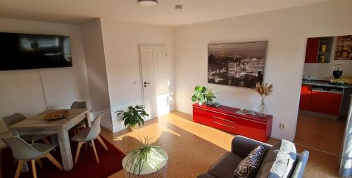 a living room with a couch and a table at Ferienwohnung Wiesenblick in Illingen