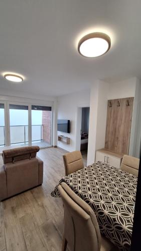 TV a/nebo společenská místnost v ubytování Anamarija apartmani