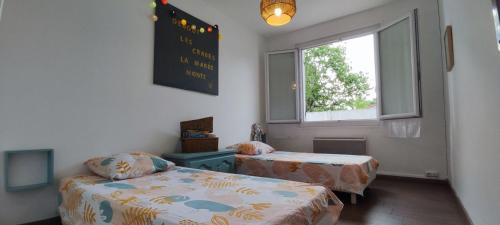 Ένα ή περισσότερα κρεβάτια σε δωμάτιο στο Villa Mermoz andernos
