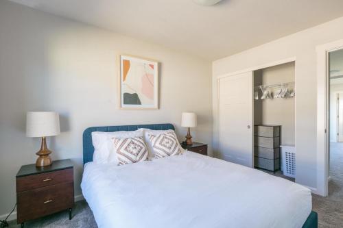 a bedroom with a large white bed and two lamps at Hillsboro 2br close to park restaurants PDX-8 in Aloha