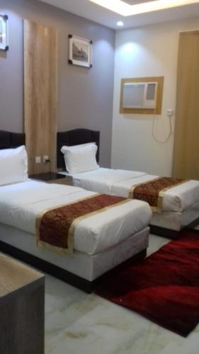 A bed or beds in a room at شقق روز شروره للشقق المخدومة