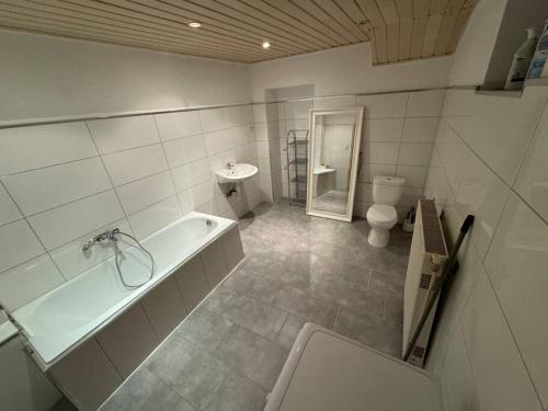 a bathroom with a tub and a toilet and a sink at 2 Schlafzimmer Apartment in Euratsfeld