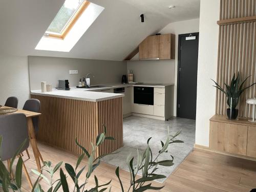 Una cocina o zona de cocina en Apartmány Kellov Dom