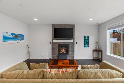 a living room with a couch and a fireplace at Serenity Shores in Kenmore in Kenmore