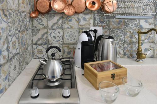 A kitchen or kitchenette at Le Alcove del Leopardi