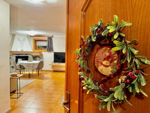 a christmas wreath on a door in a living room at Bait da Diego in Livigno