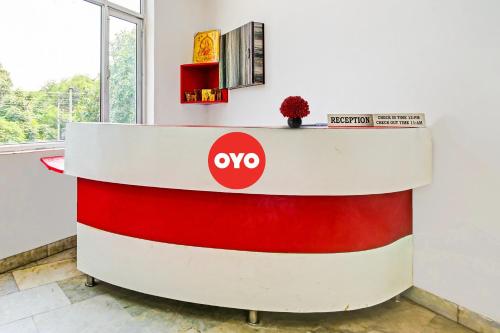 a red and white counter with the ovo logo on it at Flagship Hotel Hc Punjab Inn in Mohali