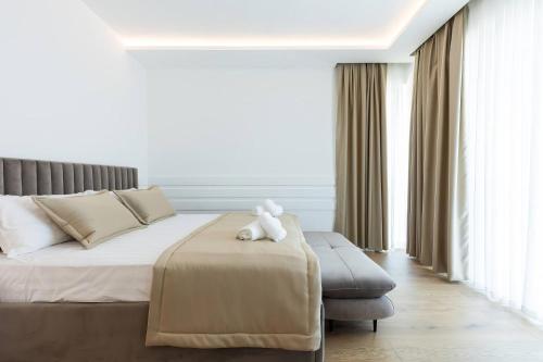 a bedroom with a bed with a teddy bear on it at Villa Florale in Široka