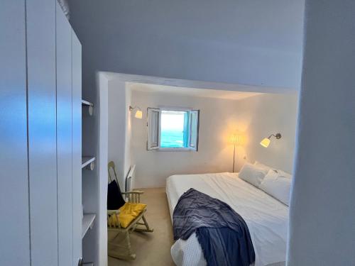 Postel nebo postele na pokoji v ubytování Sunflower Tinos House