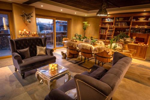 a living room with a couch and chairs and a table at Green & Breakfast Le Luxembourg in Niederpallen