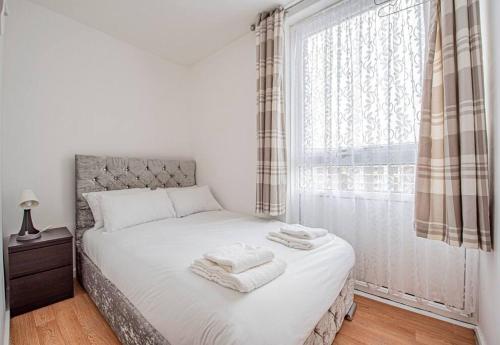 En eller flere senge i et værelse på Superb 2 bedroom Flat in the Heart of Marylebone