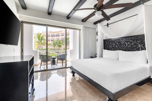 Postel nebo postele na pokoji v ubytování Hilton Vacation Club Cabo Azul Los Cabos