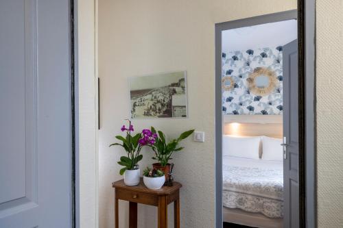Katil atau katil-katil dalam bilik di Hôtel de Lion sur Mer