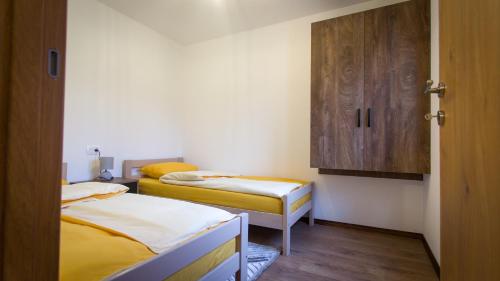 Katil atau katil-katil dalam bilik di Mountain Mirage