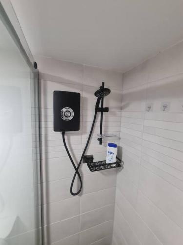 Converted garage ensuite photo 9